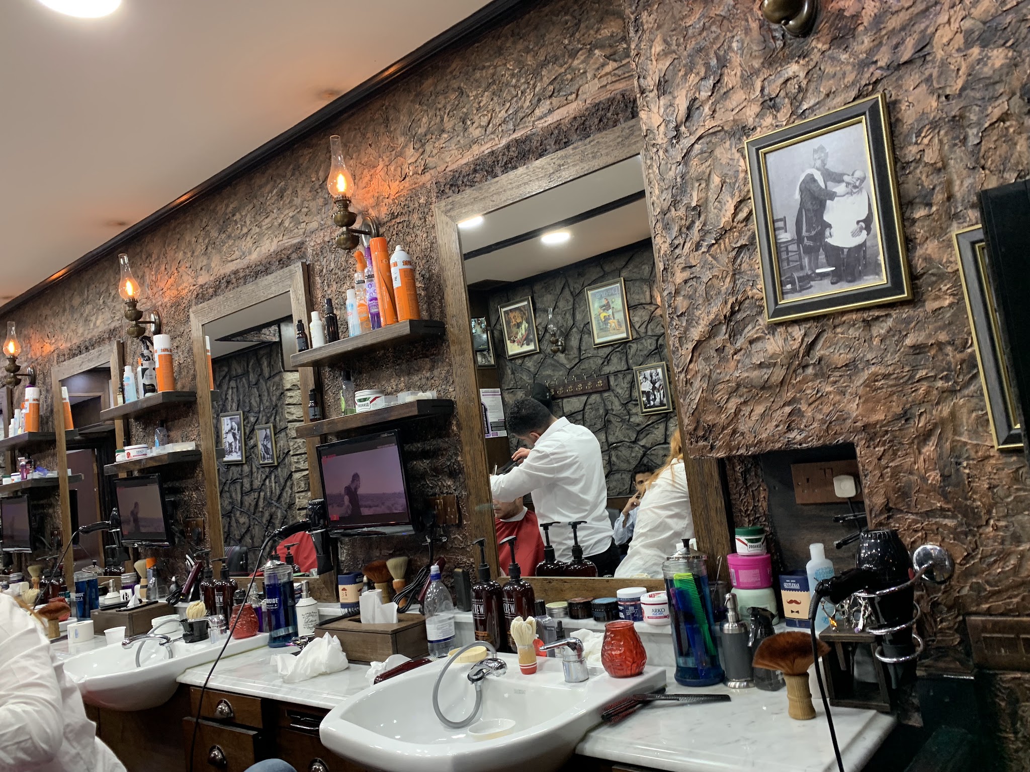 NV Barbers interior detail